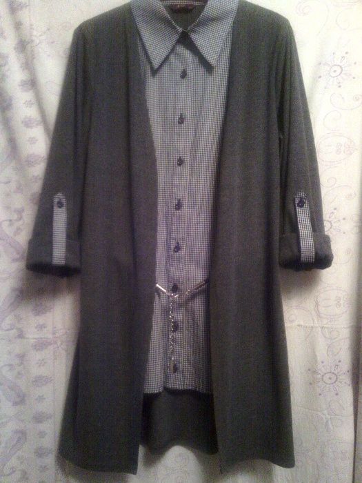 Продается кардиган  48 размера оригинального покроя серый трикотаж