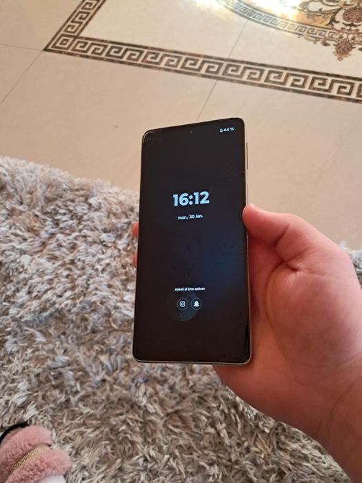 Vând schimb motorola edge 20