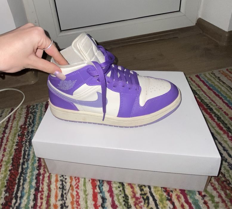 Adidasi Air Jordan 1 Mid