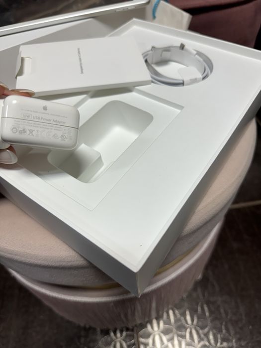 КРАЙНА ЦЕНА Apple iPad 9.7in 6th G WiFi + Cellular (128GB, Silver)