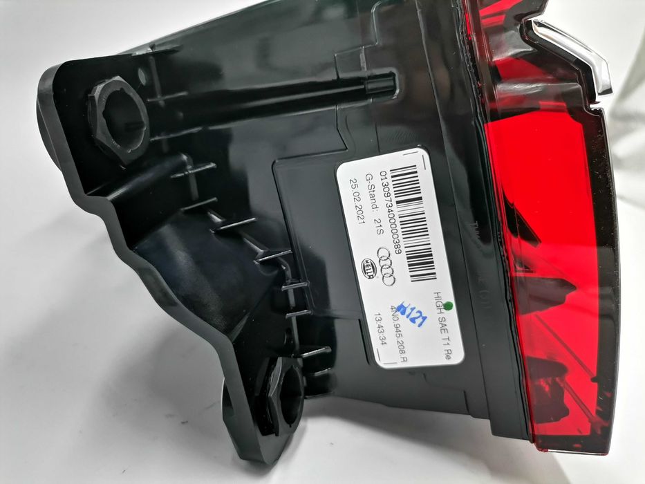 Нов 4N0945208R Audi S8 A8 4N D5 OLED Десен Стоп