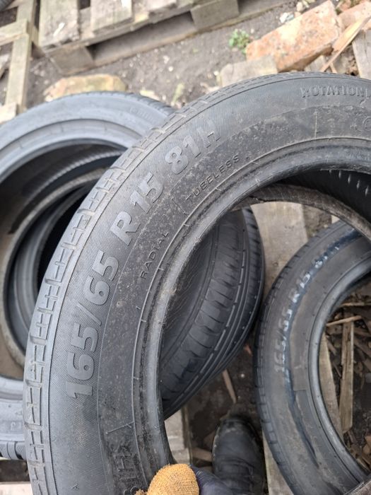 Vand 2 anvelope 165 65 15 serbing de vara