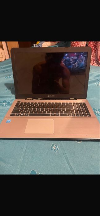 Vand leptop asus pret mic detalii in pv
