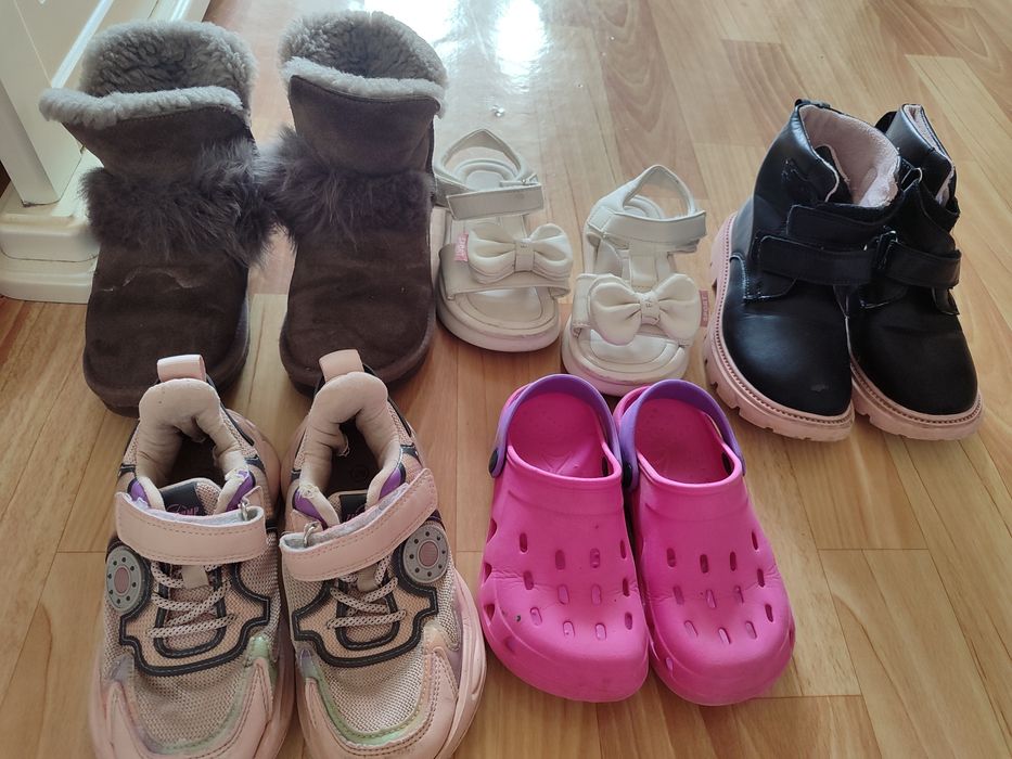 Отдам детскую обувь