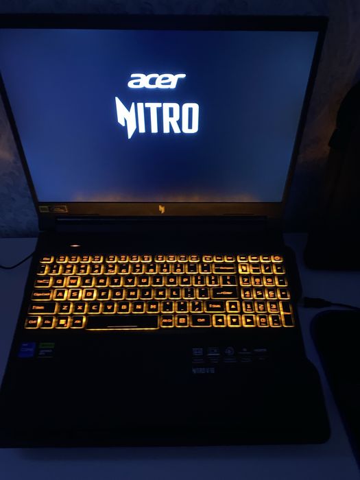 Acer nitro v 16