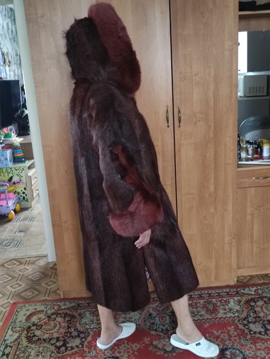 Продам шубу из нутрии.