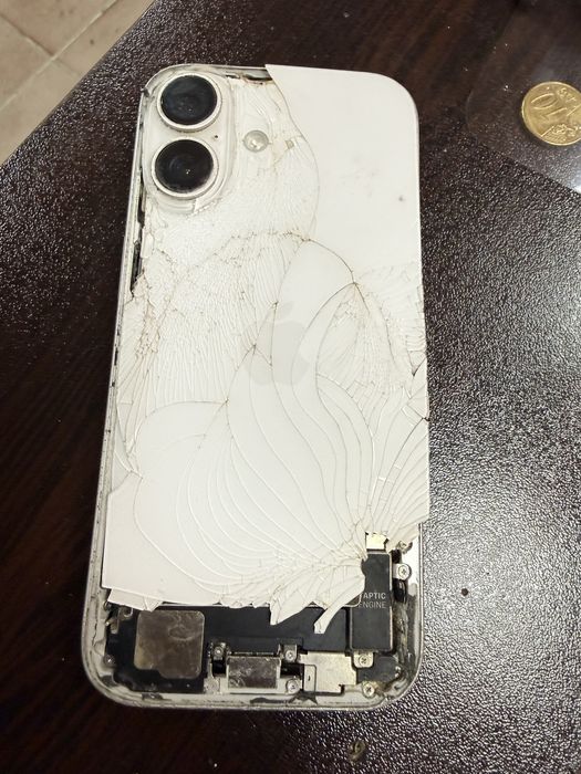 Iphone 16 128 gb за части