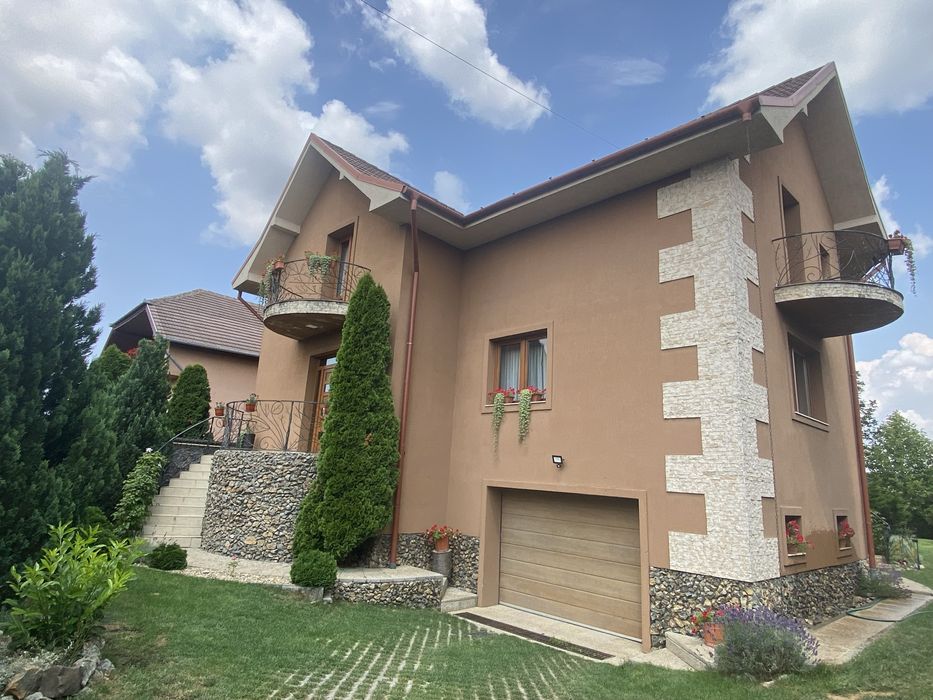 Casa cu mansarda i