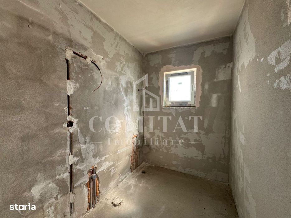 Casă de tip duplex | Stadiu semifinisat | 4 camere | Zona Câmpului