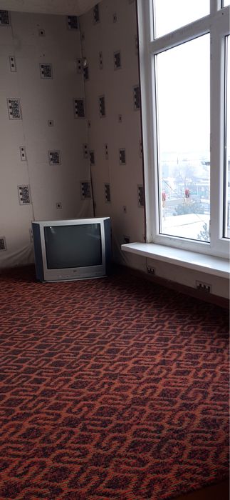 Kvartira sotiladi 1 xona 42 kv balkon 2*6