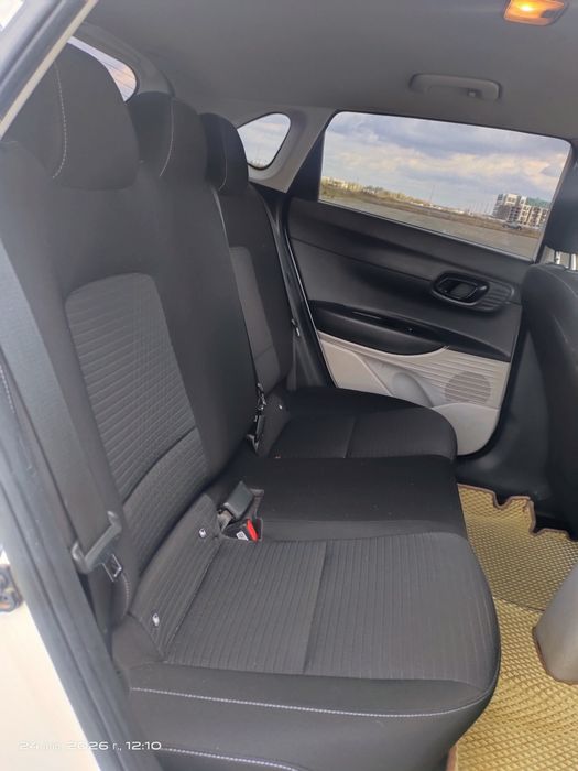 Машина hyundai i20 2023
