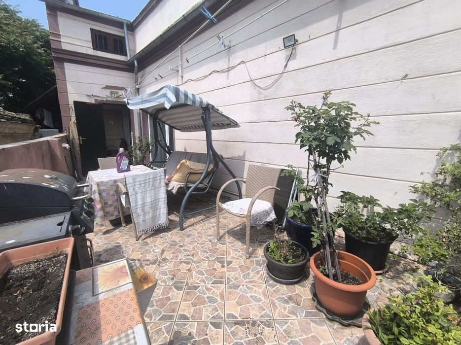 Etaj in clădire istorică, ultra-central, 185 mp, intrare separata.