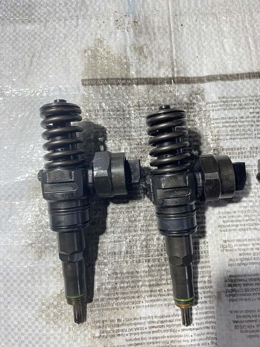 Продавам 4 броя помпа-дюзи 1.9 TDI PD 105 k.c.

Дюзите са