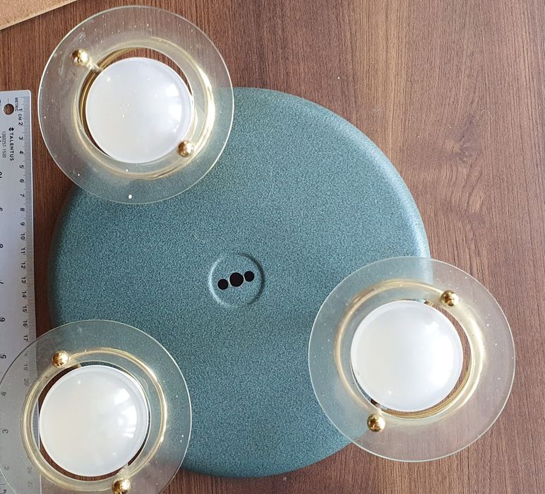 Plafonieră cu trei becuri