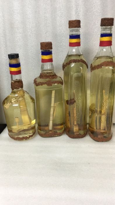 Sticle cu sculptura din lemn