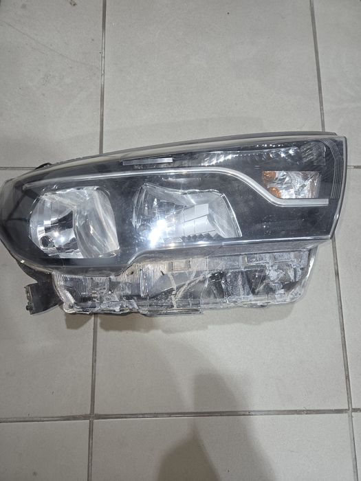 Продам правую фару лада Веста св кросс. Б/У.