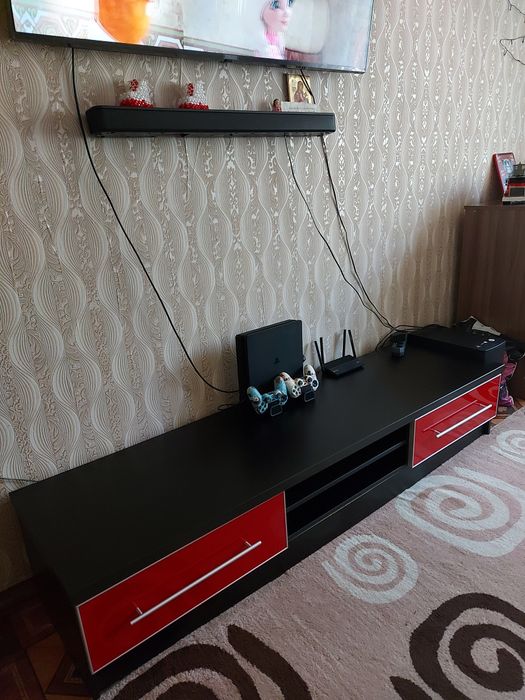 Продам тумбу под телевизор.