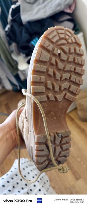 Ботинки с высоким берцем.