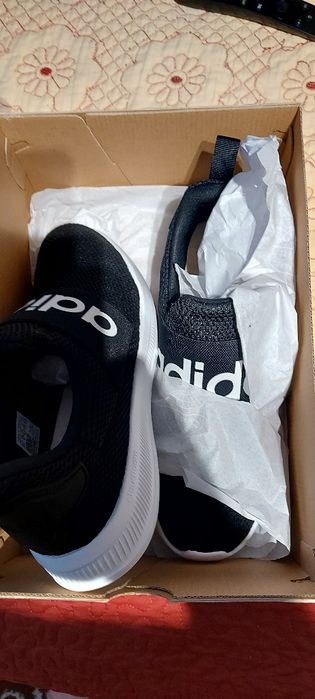 Vand adidasi marime 42 ,,originali la cutie