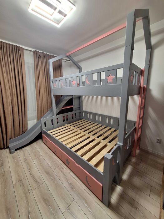 TRANSPORT GRATUIT.Pat etajat din lemn masiv.Cod 4007