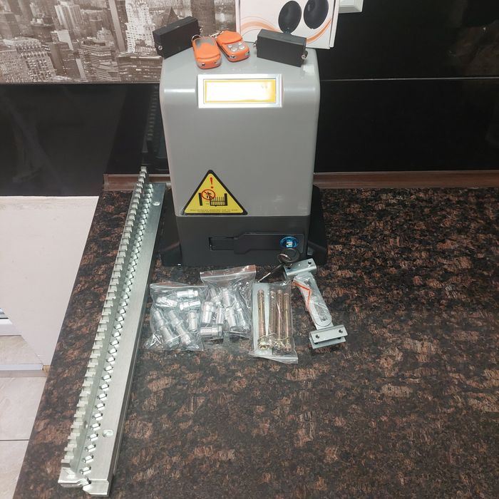 Kit automatzare poarta culisanta 600kg + lampa avertizare