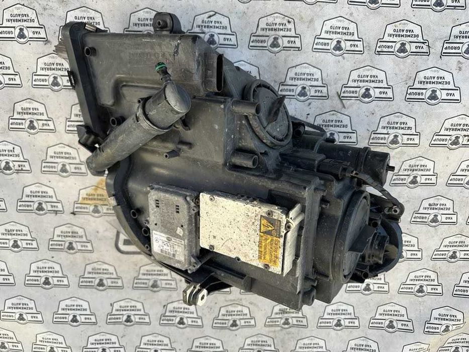 Far dreapta Mercedes CLS w219 2010 xenon complet