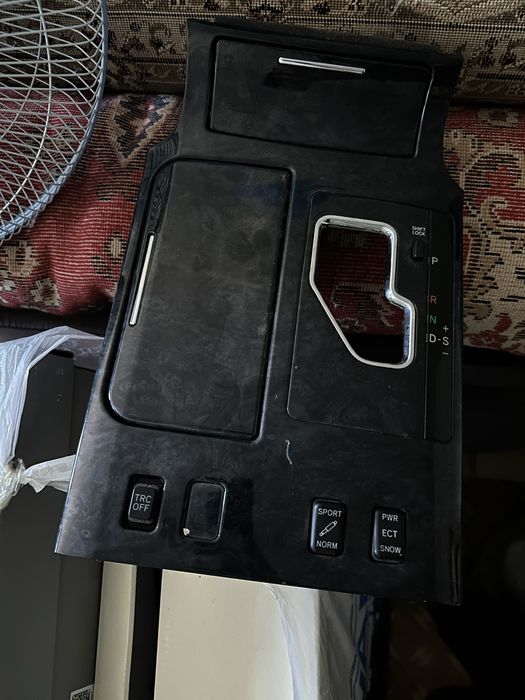 Консоль Toyota Crown