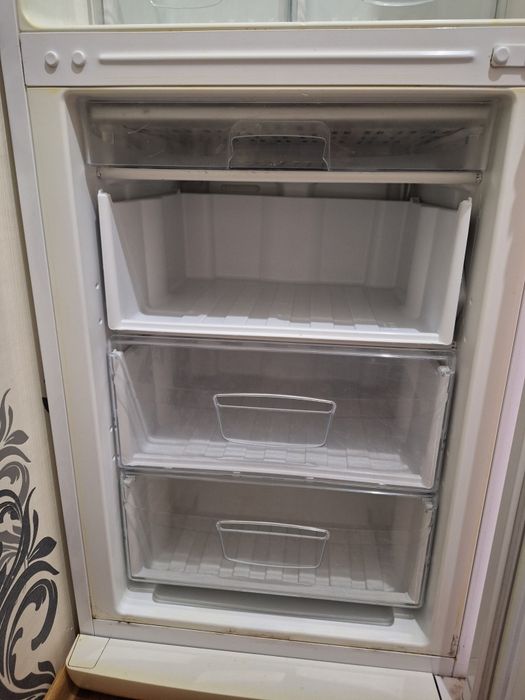 Холодильник indesit