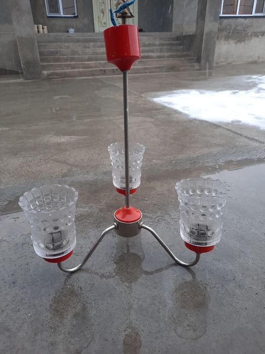 Продам люстру в хорошем состоянии