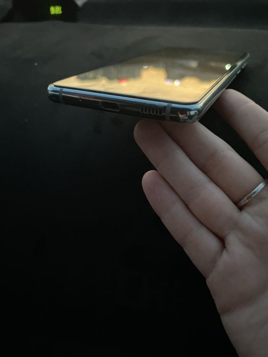 Продам телефон Samsung s20 fe