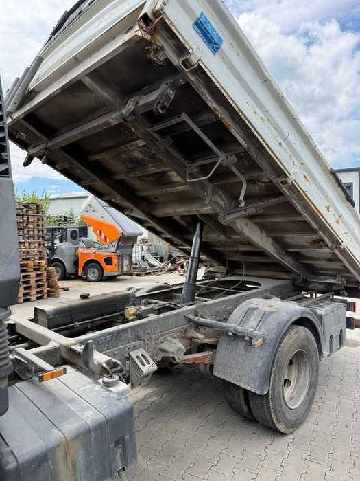 Autoutilitara IVECO 812 M basculabil in 3 parti