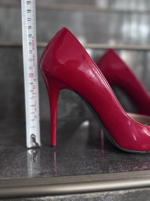Vand pantofi rosii piele lacuita masura 39