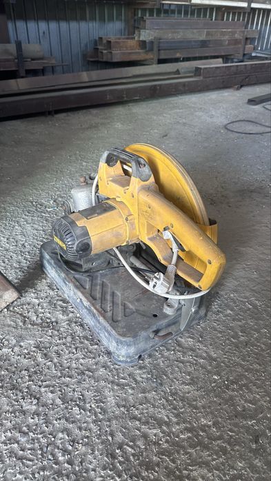 Монтадная пила DeWalt