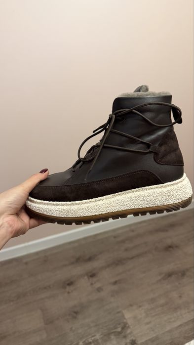 Продам зимнюю обувь в размере 37