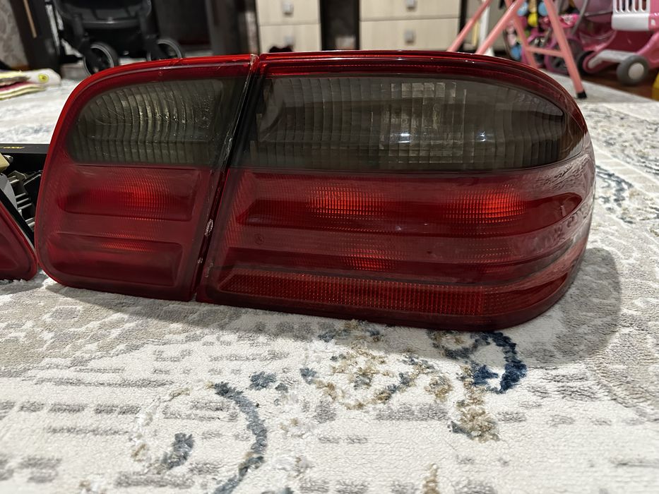 Мерседес 210 задний фар