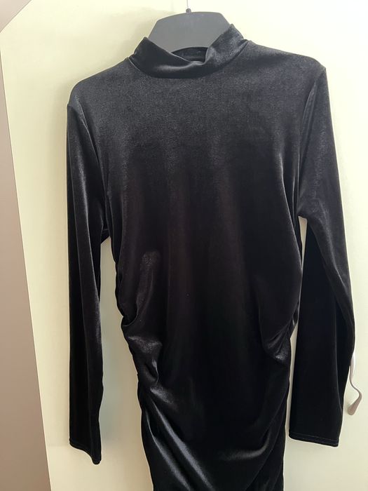 Набрана черна рокля