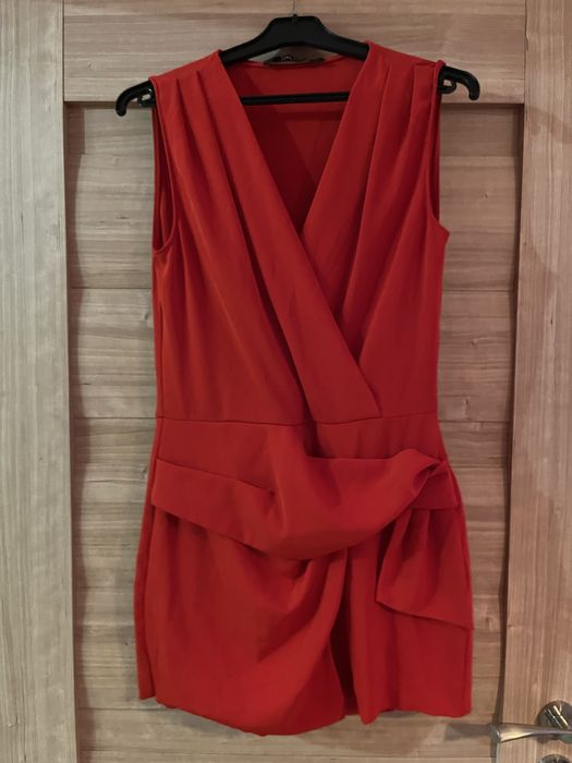 Vand 8 rochii /salopeta/costum marime S/M!