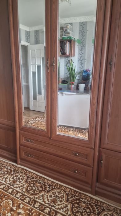 Продам шкаф платяной