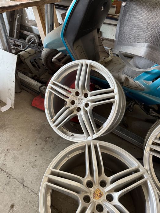 Джанти Порше Макан