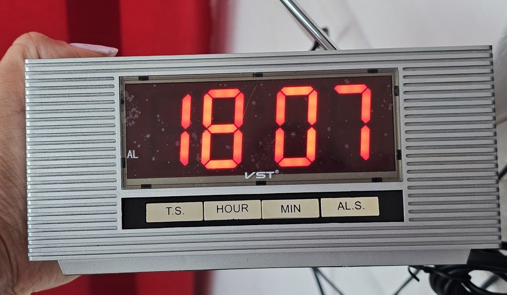 Ceas digital cu Radio