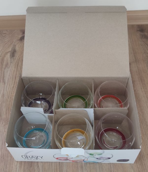 Цветни люлеещи се чаши Crazy