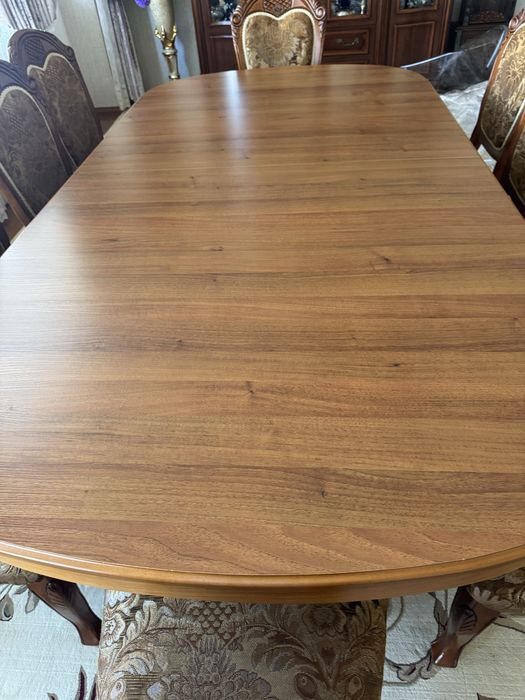 стол со 10 стульми