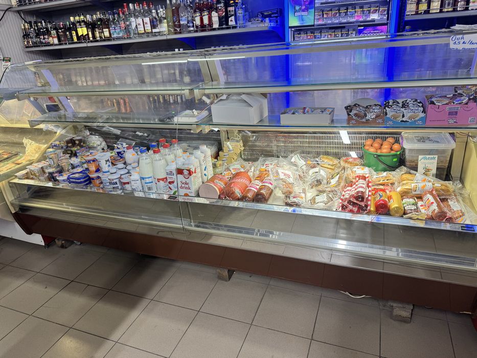 Lada mezeluri in stare foarte buna!