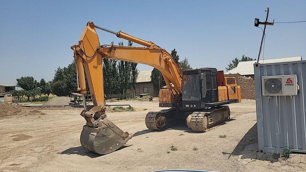 Ekeskavator sotiladi