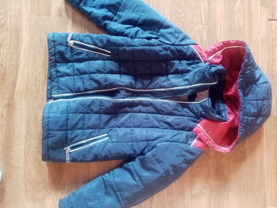 Продам детскую куртку