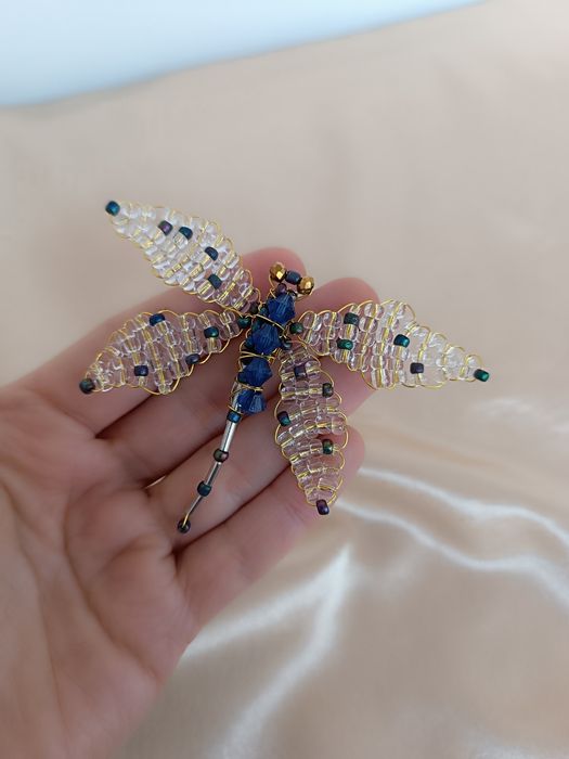 Broșe insecte lucrate manual