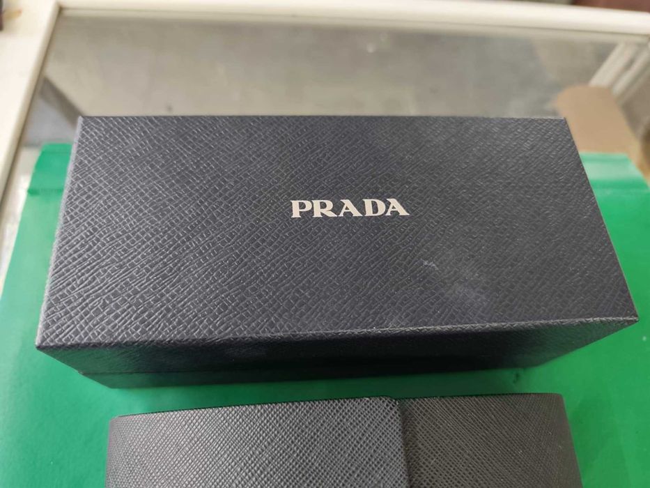 Калъф за очила прада prada с кутия