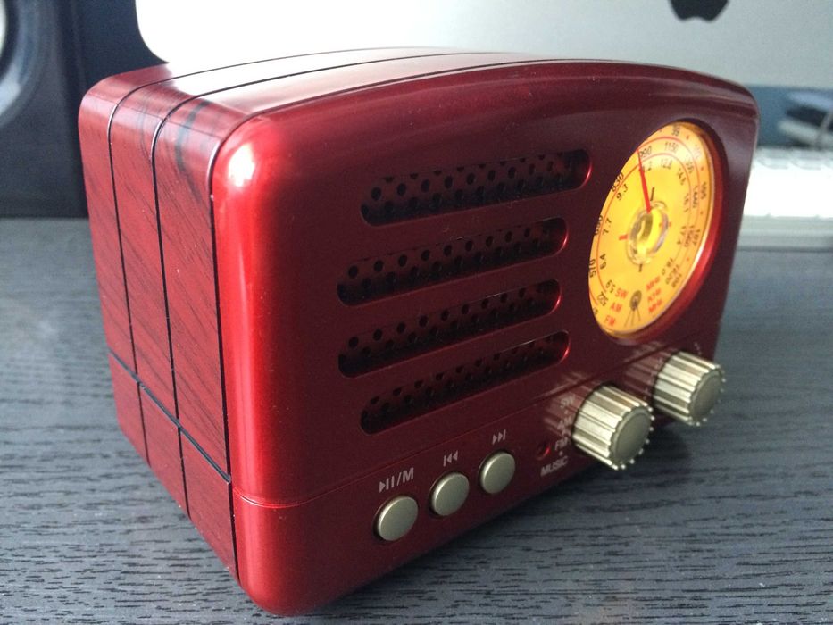 Radio cu aspect vintage Prunus J-160 functional.Cititi tot anuntul.
