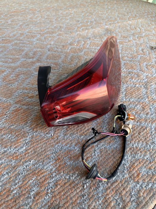 Onix orqa o’ng farasi