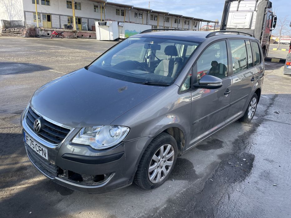 Dezmembrez wv touran 2009